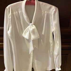 Elegant VTG Ivory Women's kitty tie bow Blouse size M